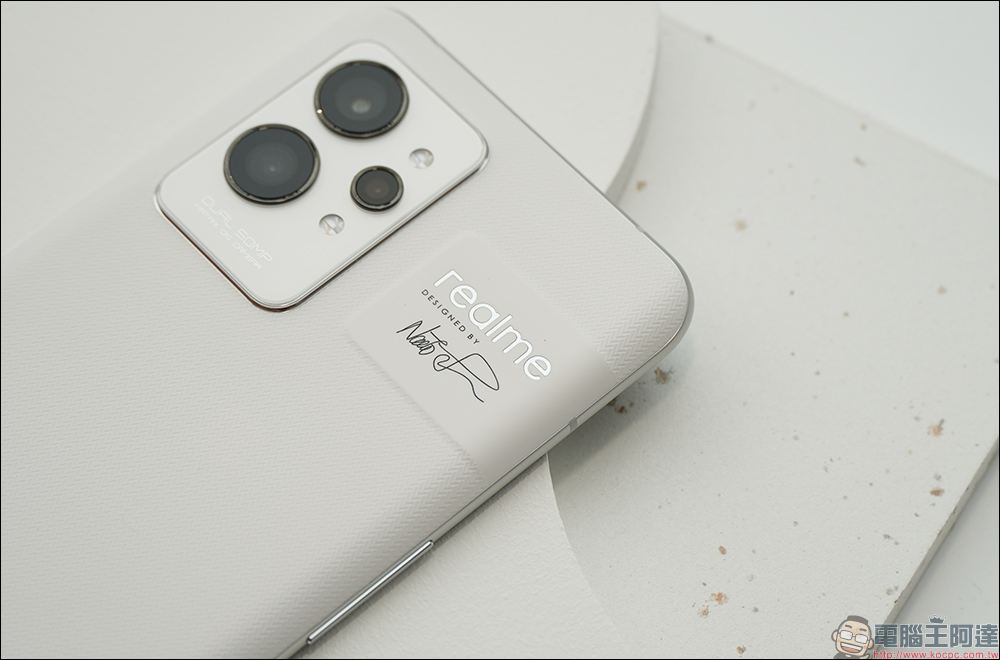 realme GT2 Pro 新機正式在台發表:前所未有的「紙」感體驗、旗下首款 Snapdragon 8 Gen 1 頂級旗艦機在台登場!(同場加映:realme narzo 50A 超值亮相) - 電腦王阿達 realme GT2 Pro 新機正式在台發表:前所未有的「紙」感體驗、旗下首款 Snapdragon 8 Gen 1 頂級旗艦機在台登場!(同場加映:realme narzo 50A 超值亮相) - 電腦王阿達