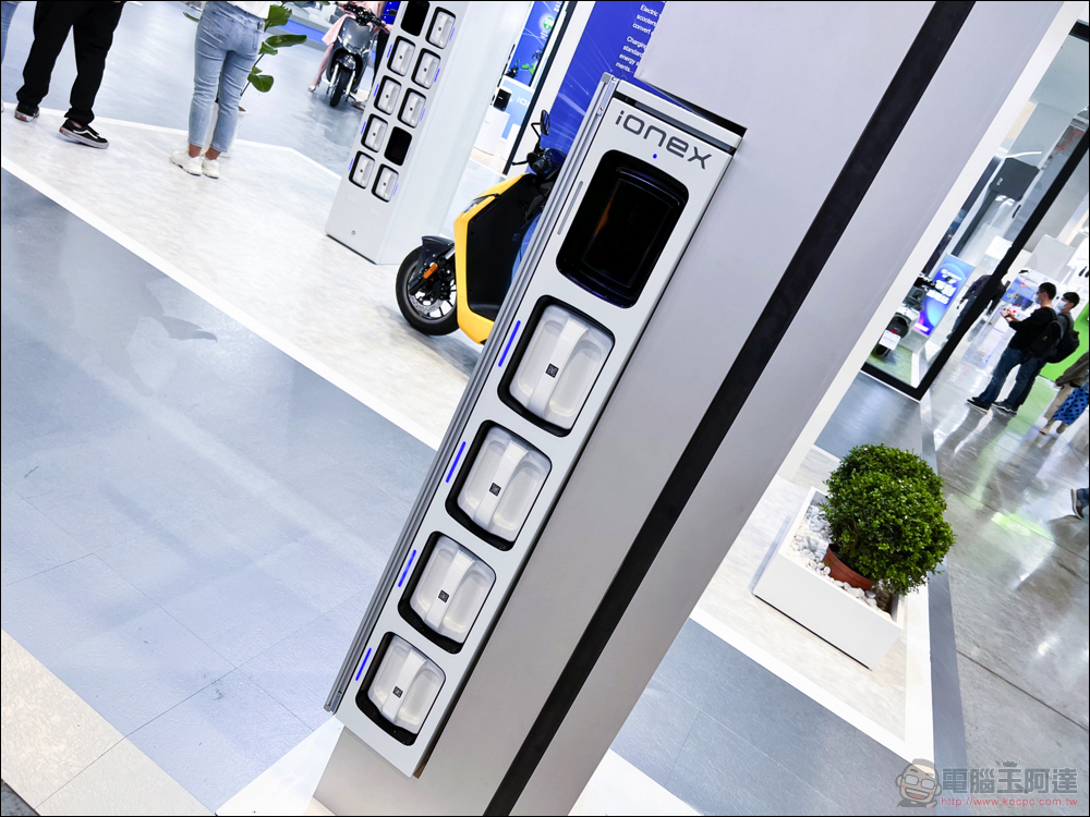 光陽 Ionex 智慧路燈展場動眼看,結合太陽能、路燈與交通號誌的換電站 - 電腦王阿達 光陽 Ionex 智慧路燈展場動眼看,結合太陽能、路燈與交通號誌的換電站 - 電腦王阿達
