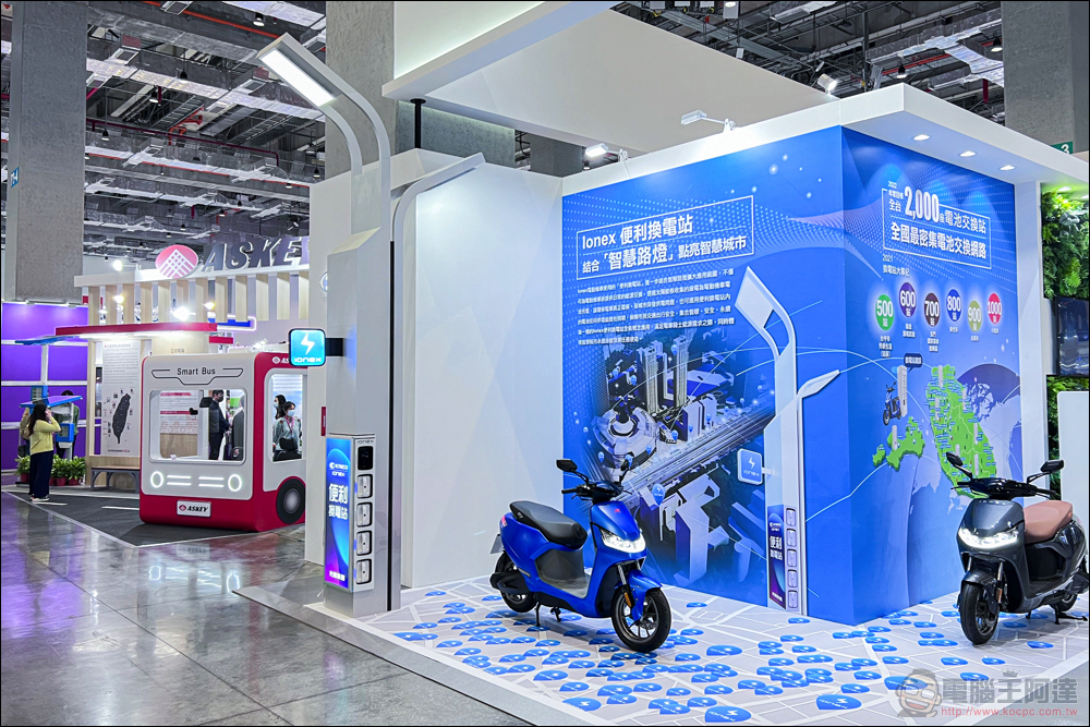 光陽 Ionex 智慧路燈展場動眼看,結合太陽能、路燈與交通號誌的換電站 - 電腦王阿達 光陽 Ionex 智慧路燈展場動眼看,結合太陽能、路燈與交通號誌的換電站 - 電腦王阿達