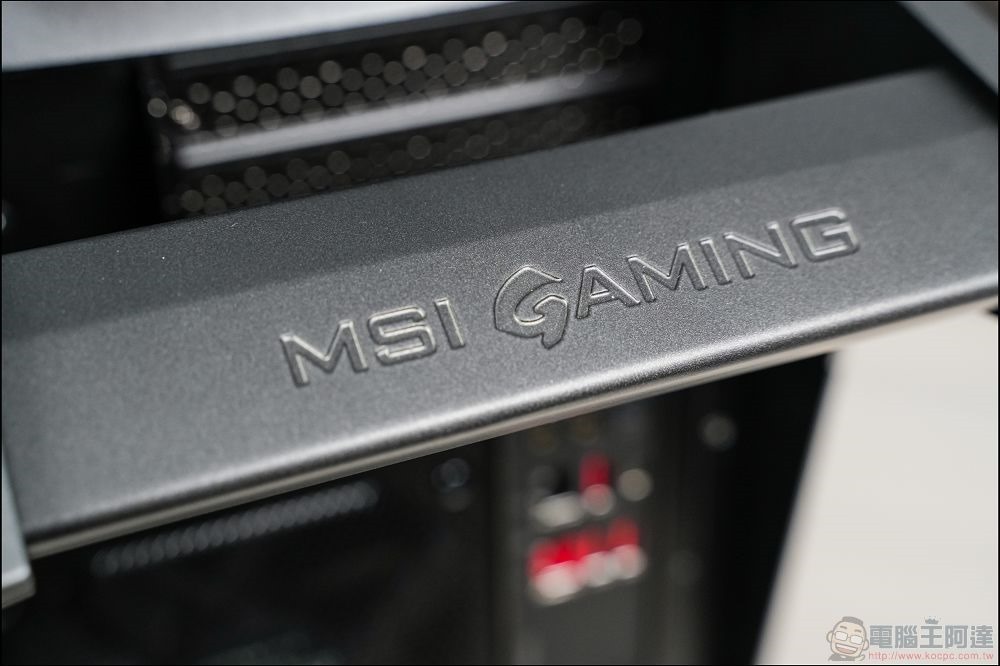 MSI MEG Aegis Ti5 12th 開箱評測 - 11 MSI MEG Aegis Ti5 12th 開箱評測 - 11