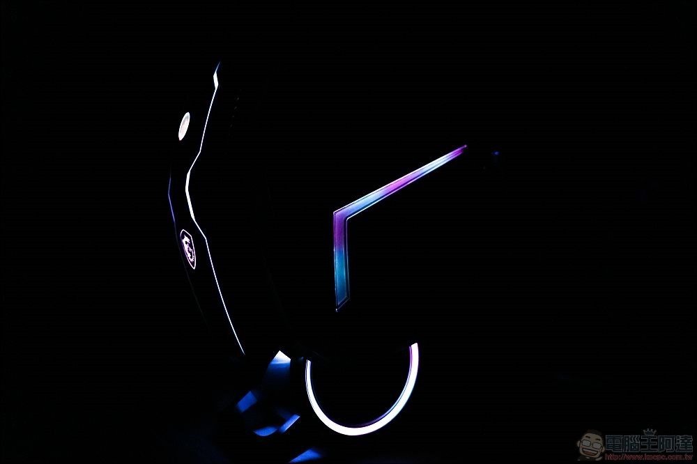 MSI MEG Aegis Ti5 12th 開箱評測 - 29 MSI MEG Aegis Ti5 12th 開箱評測 - 29