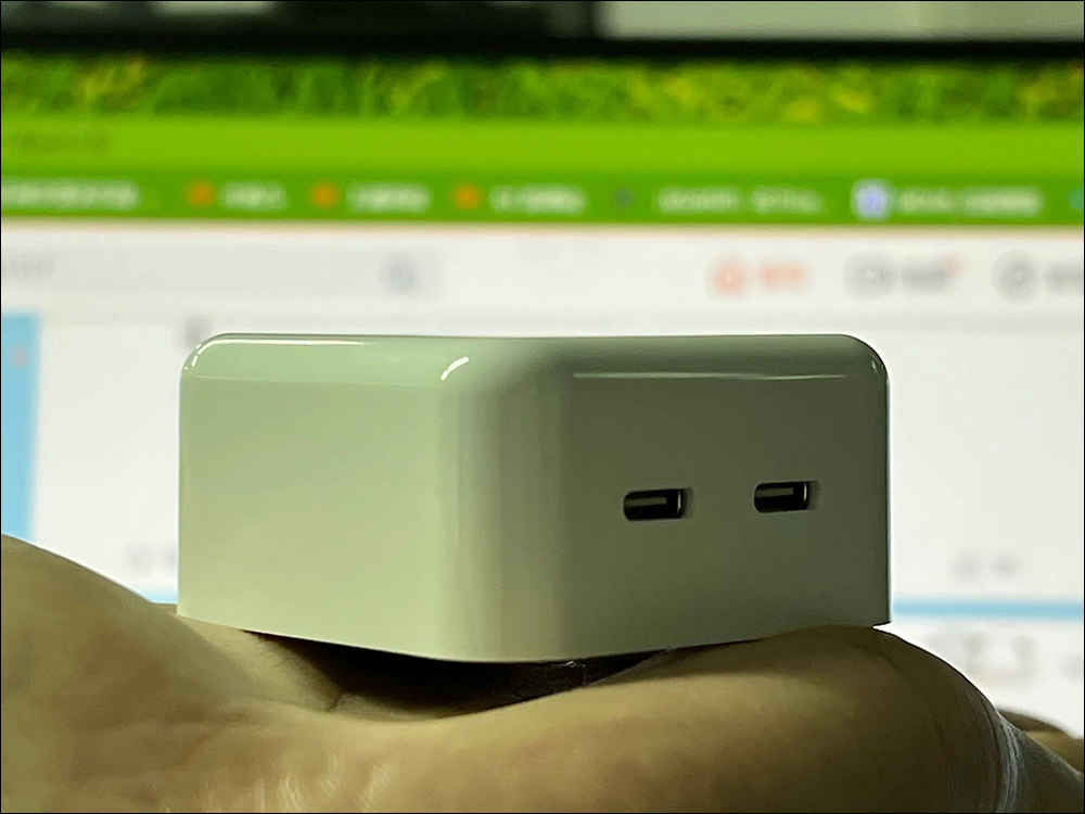 Apple 35W 雙 USB-C 充電器照片曝光,支援最高 35W 輸出、雙 USB-C 充電接口、採可收摺插頭設計 - 電腦王阿達 Apple 35W 雙 USB-C 充電器照片曝光,支援最高 35W 輸出、雙 USB-C 充電接口、採可收摺插頭設計 - 電腦王阿達