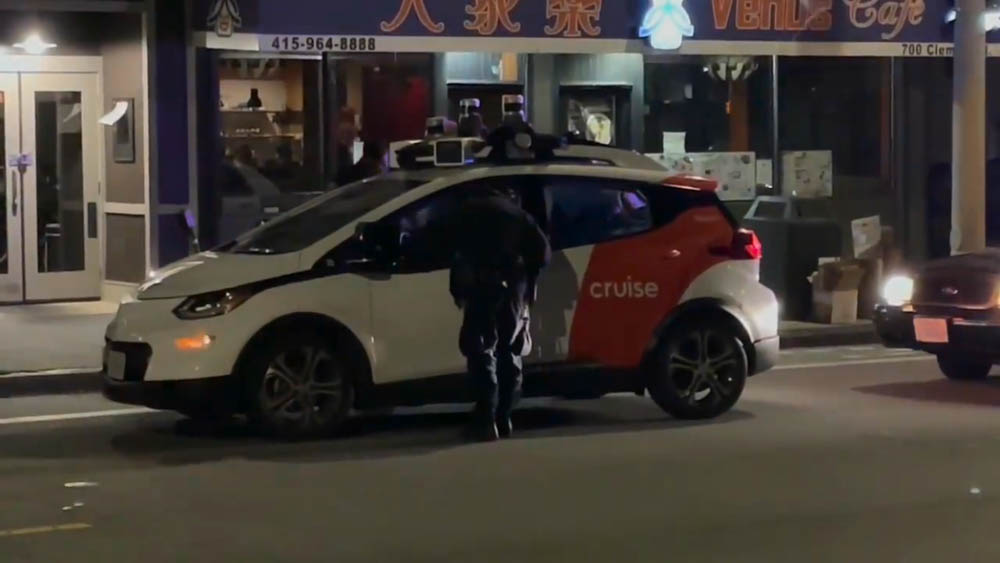 舊金山警方攔下 GM 自駕計程車,發現沒人不知該怎麼辦,還試圖加速逃逸 - 電腦王阿達 舊金山警方攔下 GM 自駕計程車,發現沒人不知該怎麼辦,還試圖加速逃逸 - 電腦王阿達