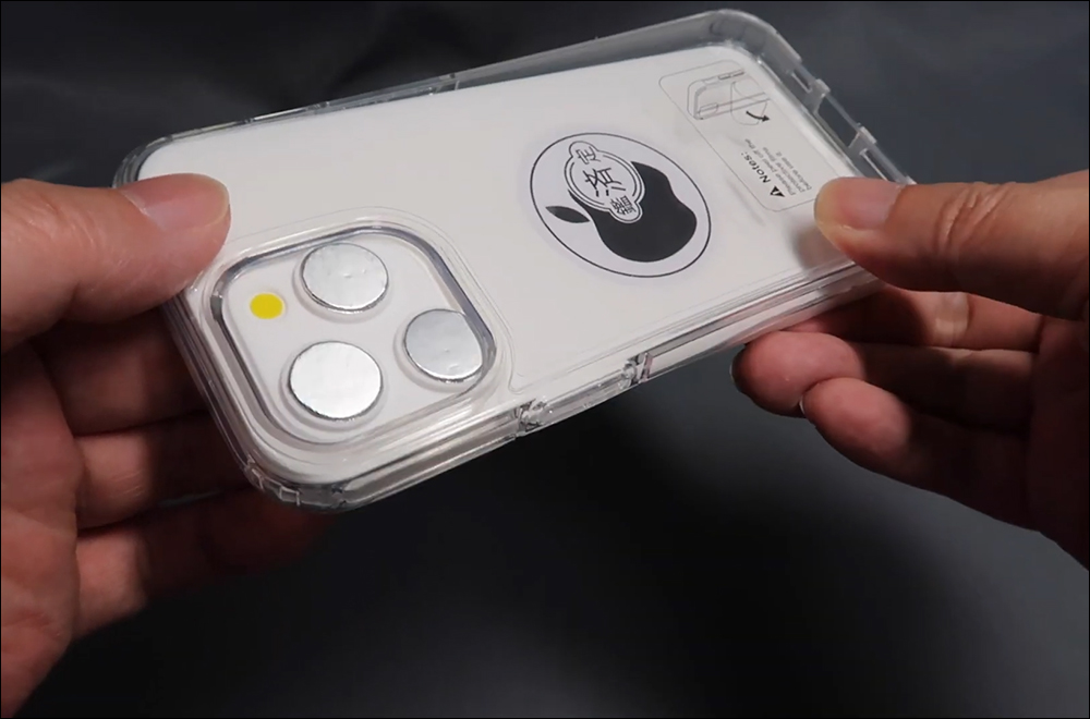 iPhone 14 全系列前面板玻璃曝光,打孔螢幕搭配更窄邊框! iPhone 14 機模與 iPhone 13 保護殼安裝實測 - 電腦王阿達 iPhone 14 全系列前面板玻璃曝光,打孔螢幕搭配更窄邊框! iPhone 14 機模與 iPhone 13 保護殼安裝實測 - 電腦王阿達