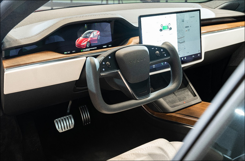 特斯拉終於在更新後的 Model S 和 Model X 車型中加入了螢幕旋轉功能,以獲得更好的車內觀看體驗 - 電腦王阿達 特斯拉終於在更新後的 Model S 和 Model X 車型中加入了螢幕旋轉功能,以獲得更好的車內觀看體驗 - 電腦王阿達