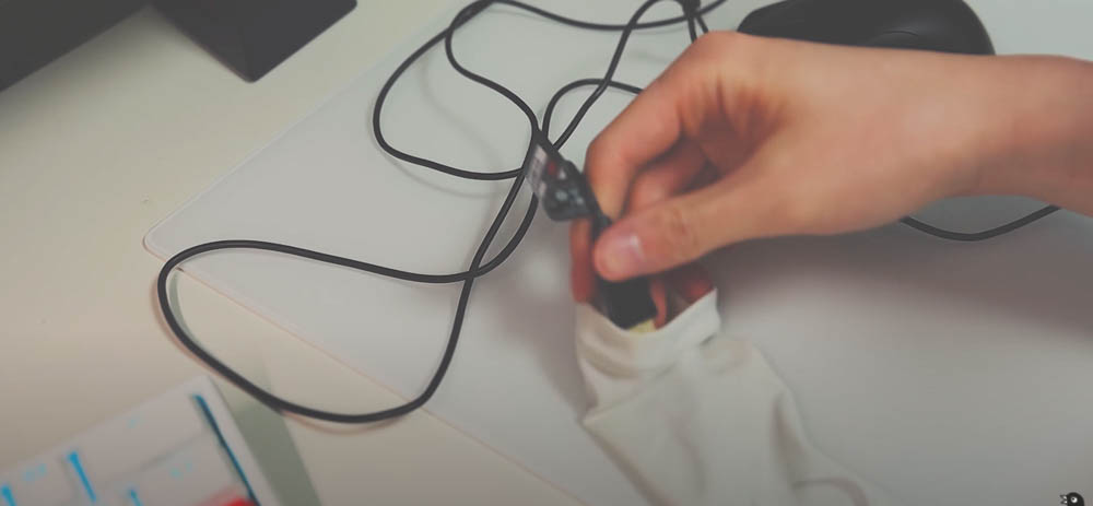 日玩家將「有線滑鼠」土砲改裝成「類無線滑鼠」，不再有拖線感 - 電腦王阿達