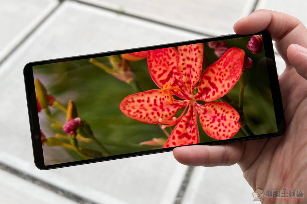 美型極速旗艦 Sony Xperia 1 IV 重點實測:三鏡頭 4K 120FPS 錄影、無縫光學變焦的黑科技相機手機 - 電腦王阿達 美型極速旗艦 Sony Xperia 1 IV 重點實測:三鏡頭 4K 120FPS 錄影、無縫光學變焦的黑科技相機手機 - 電腦王阿達