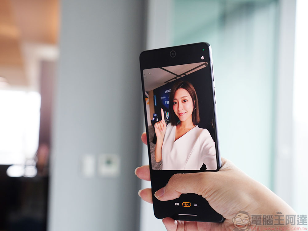 Motorola edge 30 系列 5G 旗艦在台推出,前後三顆 5000 萬畫素鏡頭有夠厲害 - 電腦王阿達 Motorola edge 30 系列 5G 旗艦在台推出,前後三顆 5000 萬畫素鏡頭有夠厲害 - 電腦王阿達