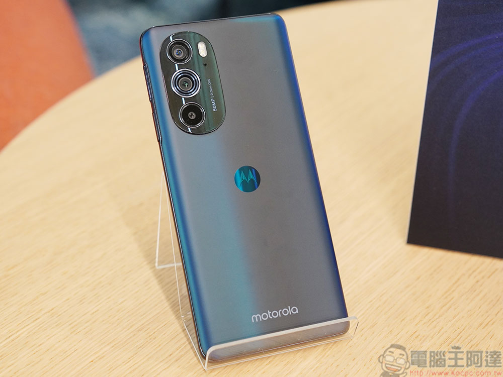 Motorola edge 30 系列 5G 旗艦在台推出,前後三顆 5000 萬畫素鏡頭有夠厲害 - 電腦王阿達 Motorola edge 30 系列 5G 旗艦在台推出,前後三顆 5000 萬畫素鏡頭有夠厲害 - 電腦王阿達