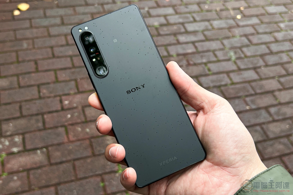 美型極速旗艦 Sony Xperia 1 IV 重點實測:三鏡頭 4K 120FPS 錄影、無縫光學變焦的黑科技相機手機 - 電腦王阿達 美型極速旗艦 Sony Xperia 1 IV 重點實測:三鏡頭 4K 120FPS 錄影、無縫光學變焦的黑科技相機手機 - 電腦王阿達