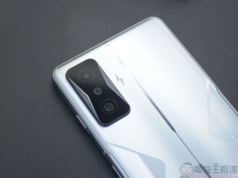 POCO F4 GT 搭載水冷散熱、彈出式肩鍵,為制霸電競體驗而來 (同場加映:POCO Watch) - 電腦王阿達 POCO F4 GT 搭載水冷散熱、彈出式肩鍵,為制霸電競體驗而來 (同場加映:POCO Watch) - 電腦王阿達