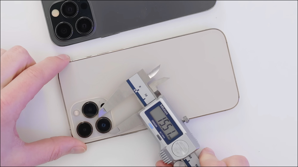 iPhone 14 Pro Max 機模搶先開箱影片!相機模組和鏡頭更大、機身更窄、厚度些微增加 - 電腦王阿達 iPhone 14 Pro Max 機模搶先開箱影片!相機模組和鏡頭更大、機身更窄、厚度些微增加 - 電腦王阿達