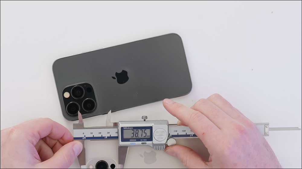iPhone 14 Pro Max 機模搶先開箱影片!相機模組和鏡頭更大、機身更窄、厚度些微增加 - 電腦王阿達 iPhone 14 Pro Max 機模搶先開箱影片!相機模組和鏡頭更大、機身更窄、厚度些微增加 - 電腦王阿達