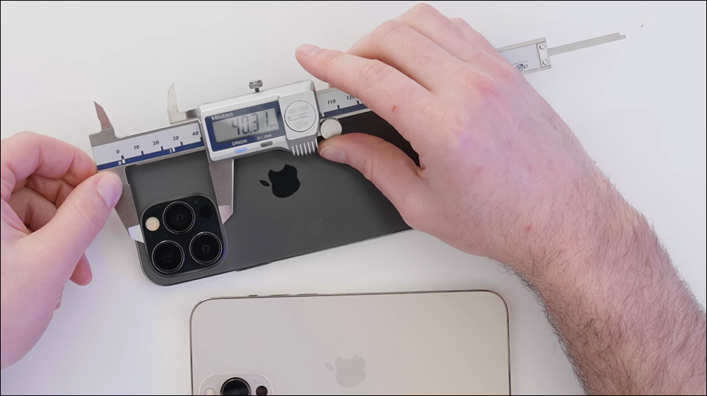 iPhone 14 Pro Max 機模搶先開箱影片!相機模組和鏡頭更大、機身更窄、厚度些微增加 - 電腦王阿達 iPhone 14 Pro Max 機模搶先開箱影片!相機模組和鏡頭更大、機身更窄、厚度些微增加 - 電腦王阿達