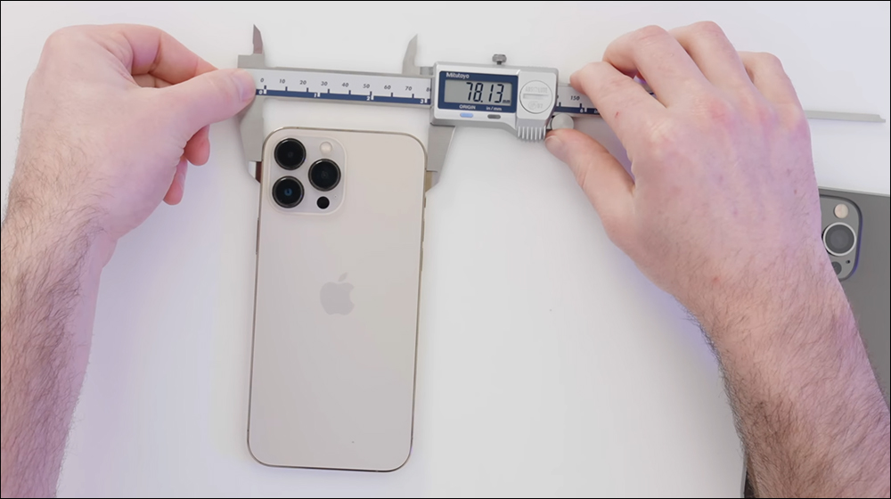 iPhone 14 Pro Max 機模搶先開箱影片!相機模組和鏡頭更大、機身更窄、厚度些微增加 - 電腦王阿達 iPhone 14 Pro Max 機模搶先開箱影片!相機模組和鏡頭更大、機身更窄、厚度些微增加 - 電腦王阿達