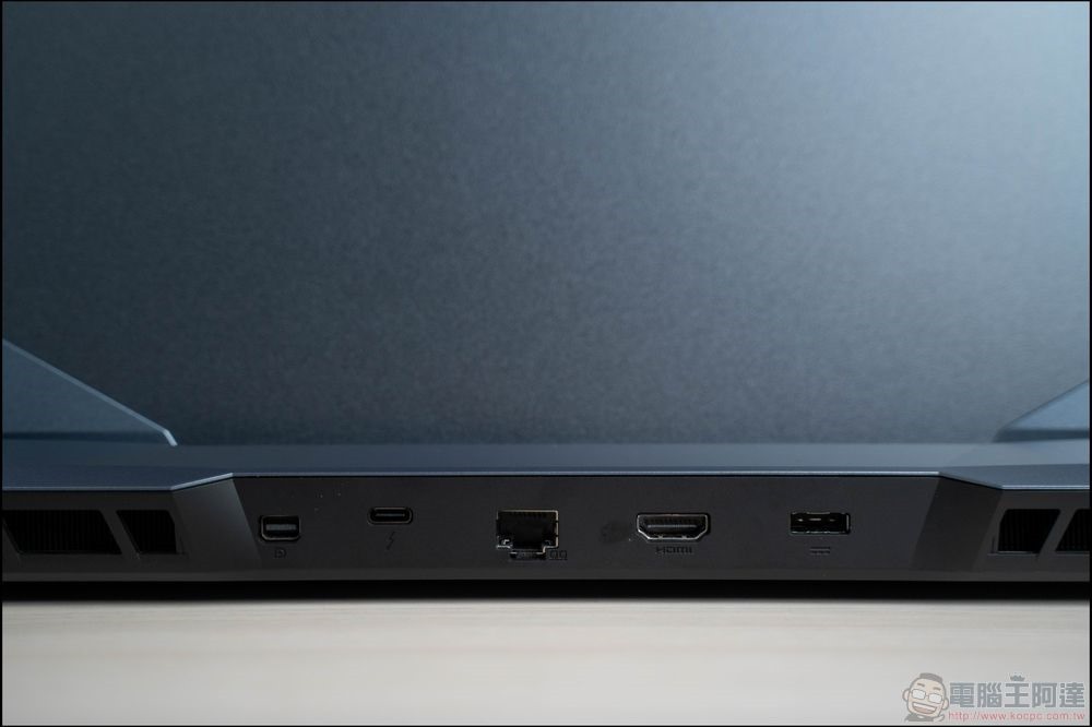 MSI Raider GE76 Deluxe Edition UHS 電競筆電 開箱 - 012 MSI Raider GE76 Deluxe Edition UHS 電競筆電 開箱 - 012