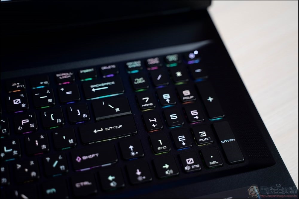 MSI Raider GE76 Deluxe Edition UHS 電競筆電 開箱 - 016 MSI Raider GE76 Deluxe Edition UHS 電競筆電 開箱 - 016