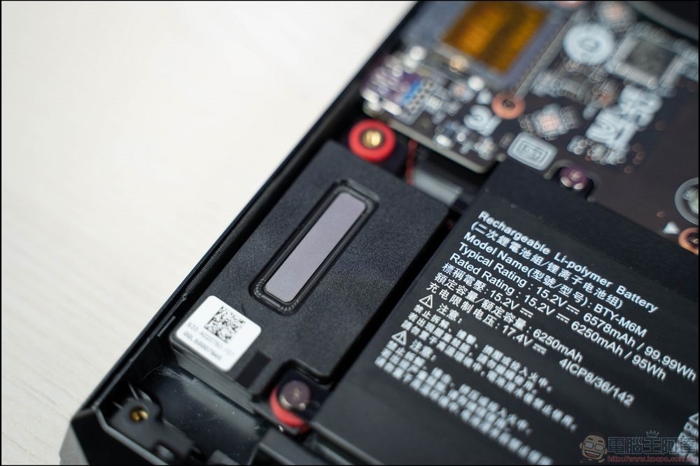 MSI Raider GE76 Deluxe Edition UHS 電競筆電 開箱 - 028 MSI Raider GE76 Deluxe Edition UHS 電競筆電 開箱 - 028
