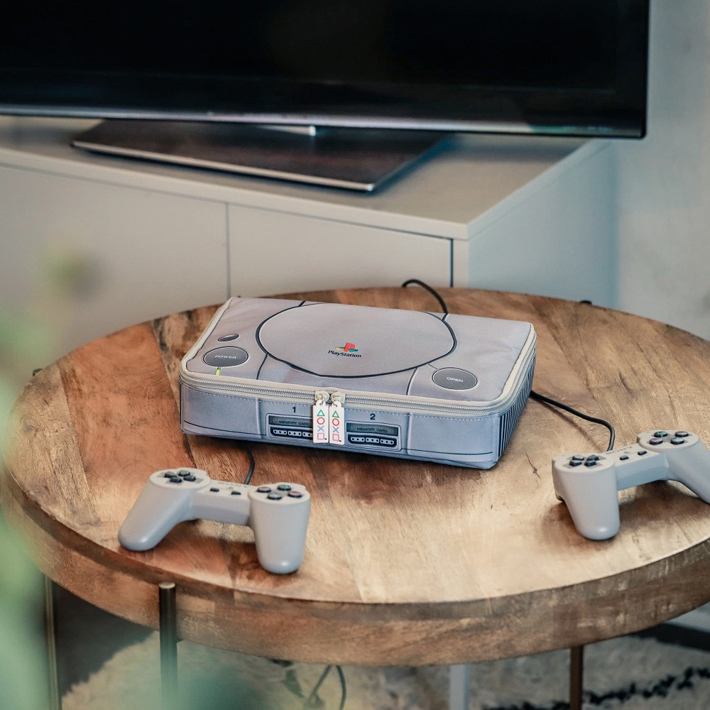 寶島社雜誌附錄將推出「PlayStation原尺寸收納包」 老玩家必收的周邊商品 - 電腦王阿達 寶島社雜誌附錄將推出「PlayStation原尺寸收納包」 老玩家必收的周邊商品 - 電腦王阿達