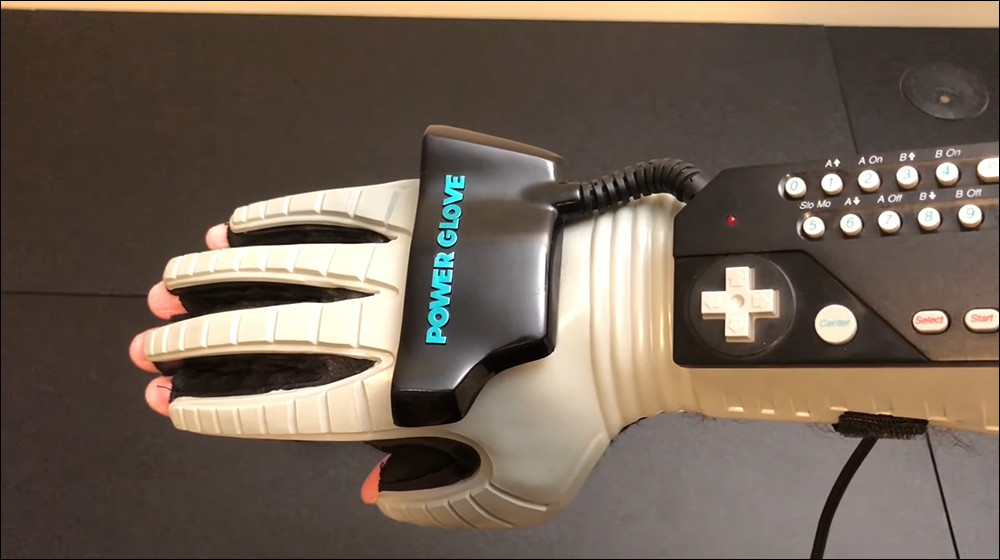國外玩家將任天堂的「威力手套」改造成功操作 Switch 的《瑪利歐賽車實況 家庭賽車場》 - 電腦王阿達