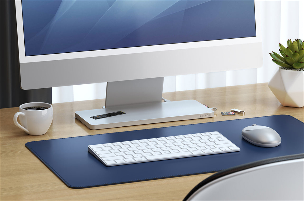 Satechi 為 iMac 24 吋的 Dock 底座，設計無違和！大小剛好放置巧控鍵盤，還可安裝 M.2 SSD - 電腦王阿達