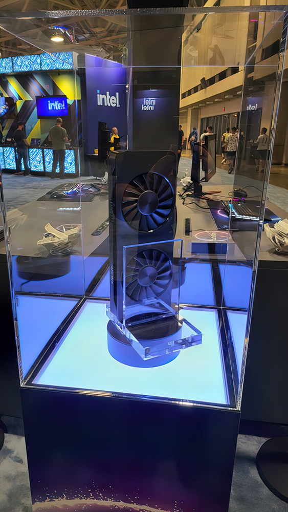 Intel 旗艦 Arc 限量版遊戲顯卡於國外展出,配備完整 ACM-G10 GPU - 電腦王阿達 Intel 旗艦 Arc 限量版遊戲顯卡於國外展出,配備完整 ACM-G10 GPU - 電腦王阿達