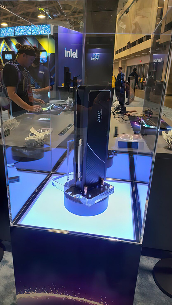Intel 旗艦 Arc 限量版遊戲顯卡於國外展出,配備完整 ACM-G10 GPU - 電腦王阿達 Intel 旗艦 Arc 限量版遊戲顯卡於國外展出,配備完整 ACM-G10 GPU - 電腦王阿達