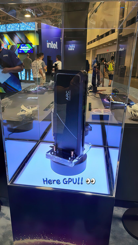 Intel 旗艦 Arc 限量版遊戲顯卡於國外展出,配備完整 ACM-G10 GPU - 電腦王阿達 Intel 旗艦 Arc 限量版遊戲顯卡於國外展出,配備完整 ACM-G10 GPU - 電腦王阿達