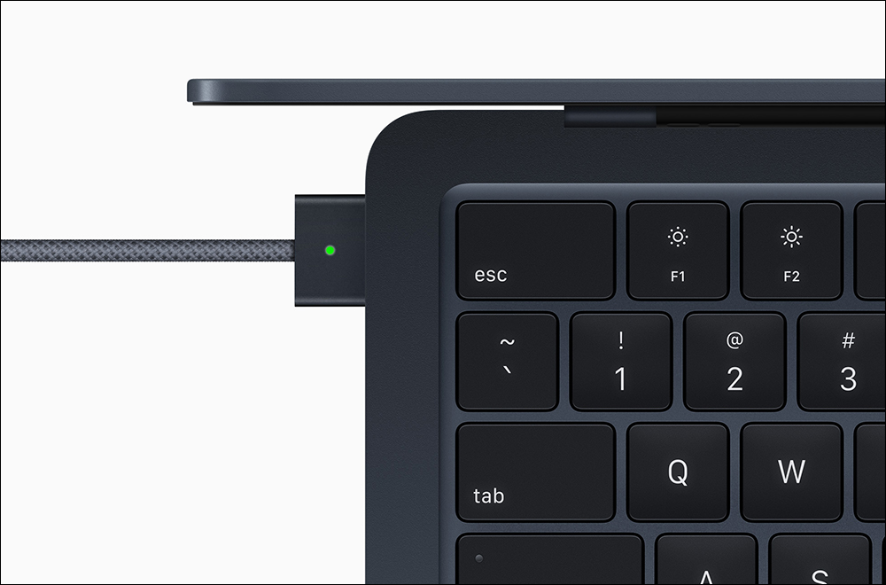 全新 M2 MacBook Air 正式發表:搭載 M2 晶片、加入午夜色,MagSafe 和瀏海螢幕(同場加映:M2 MacBook Pro 同步登場) - 電腦王阿達 全新 M2 MacBook Air 正式發表:搭載 M2 晶片、加入午夜色,MagSafe 和瀏海螢幕(同場加映:M2 MacBook Pro 同步登場) - 電腦王阿達