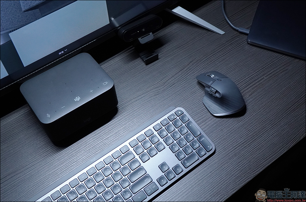 Logi Dock 羅技全功能擴充底座工作站開箱|居家辦公神器!整合集線器、100W PD 供電、內建降噪麥克風和擴音喇叭 - 電腦王阿達 Logi Dock 羅技全功能擴充底座工作站開箱|居家辦公神器!整合集線器、100W PD 供電、內建降噪麥克風和擴音喇叭 - 電腦王阿達