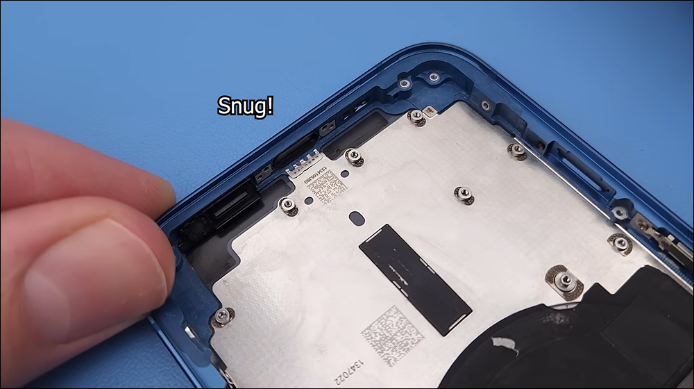 國外 YouTuber 成功改造 USB-C 版本 iPhone 13,支援快速充電、資料傳輸、系統更新和防潑水 - 電腦王阿達 國外 YouTuber 成功改造 USB-C 版本 iPhone 13,支援快速充電、資料傳輸、系統更新和防潑水 - 電腦王阿達