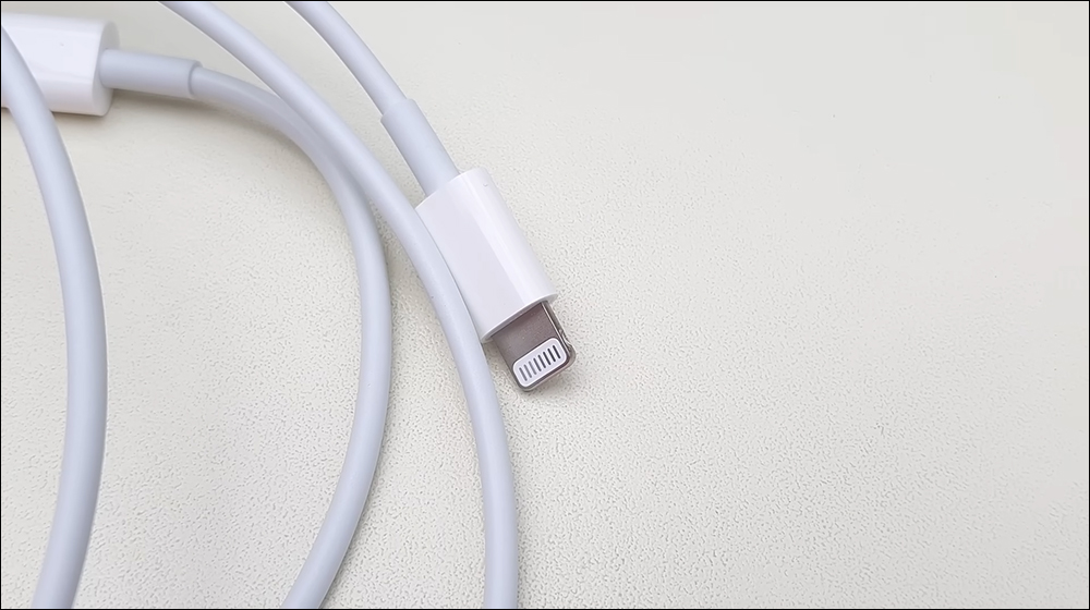 國外 YouTuber 成功改造 USB-C 版本 iPhone 13,支援快速充電、資料傳輸、系統更新和防潑水 - 電腦王阿達 國外 YouTuber 成功改造 USB-C 版本 iPhone 13,支援快速充電、資料傳輸、系統更新和防潑水 - 電腦王阿達