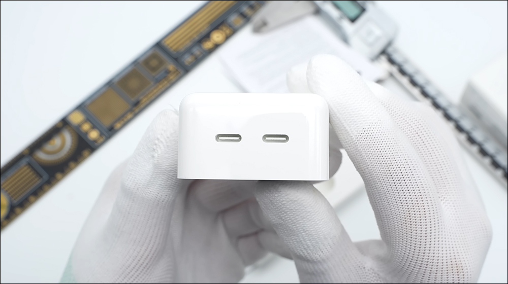 Apple 35W 雙 USB-C 充電器被拆解，揭示內部元件配置 - 電腦王阿達
