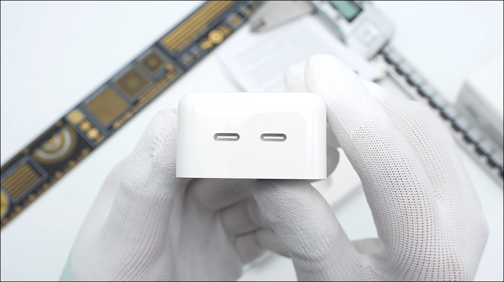 Apple 35W 雙 USB-C 充電器被拆解,揭示內部元件配置 - 電腦王阿達 Apple 35W 雙 USB-C 充電器被拆解,揭示內部元件配置 - 電腦王阿達