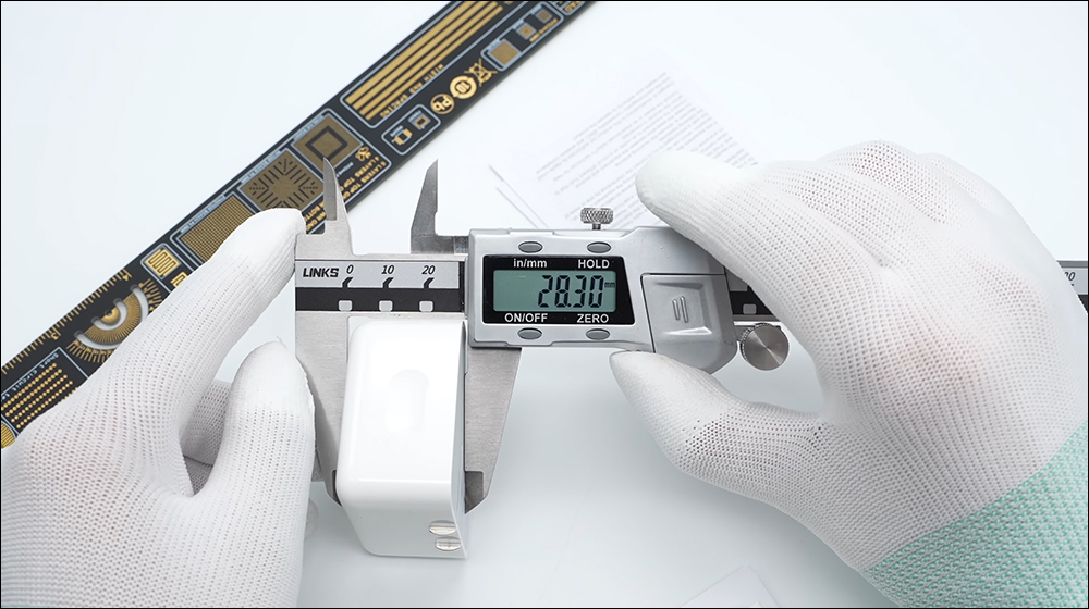 Apple 35W 雙 USB-C 充電器被拆解,揭示內部元件配置 - 電腦王阿達 Apple 35W 雙 USB-C 充電器被拆解,揭示內部元件配置 - 電腦王阿達