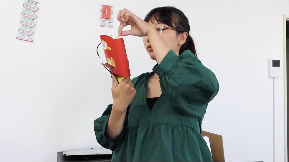 日本網友自製超無用發明，能吹出「麥當勞薯條風味」的手持電扇 - 電腦王阿達
