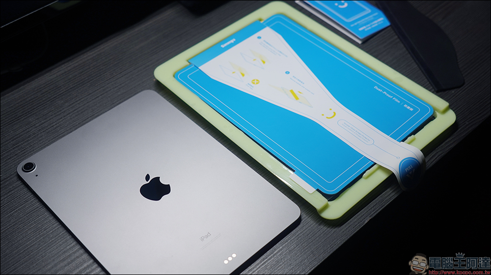 Simmpo iPad TÜV 抗藍光簡單貼開箱、體驗|保護 iPad 螢幕同時,更護眼、還原色彩,還有貼膜神器更好貼! - 電腦王阿達 Simmpo iPad TÜV 抗藍光簡單貼開箱、體驗|保護 iPad 螢幕同時,更護眼、還原色彩,還有貼膜神器更好貼! - 電腦王阿達