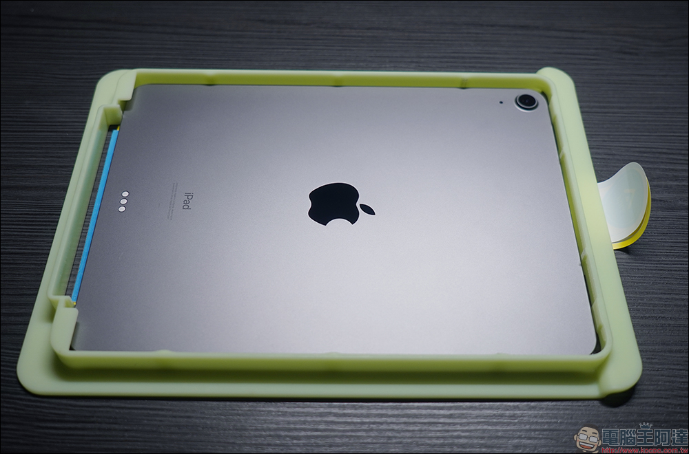 Simmpo iPad TÜV 抗藍光簡單貼開箱、體驗|保護 iPad 螢幕同時,更護眼、還原色彩,還有貼膜神器更好貼! - 電腦王阿達 Simmpo iPad TÜV 抗藍光簡單貼開箱、體驗|保護 iPad 螢幕同時,更護眼、還原色彩,還有貼膜神器更好貼! - 電腦王阿達