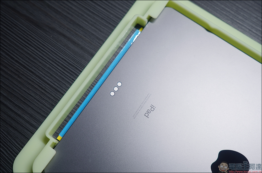 Simmpo iPad TÜV 抗藍光簡單貼開箱、體驗|保護 iPad 螢幕同時,更護眼、還原色彩,還有貼膜神器更好貼! - 電腦王阿達 Simmpo iPad TÜV 抗藍光簡單貼開箱、體驗|保護 iPad 螢幕同時,更護眼、還原色彩,還有貼膜神器更好貼! - 電腦王阿達
