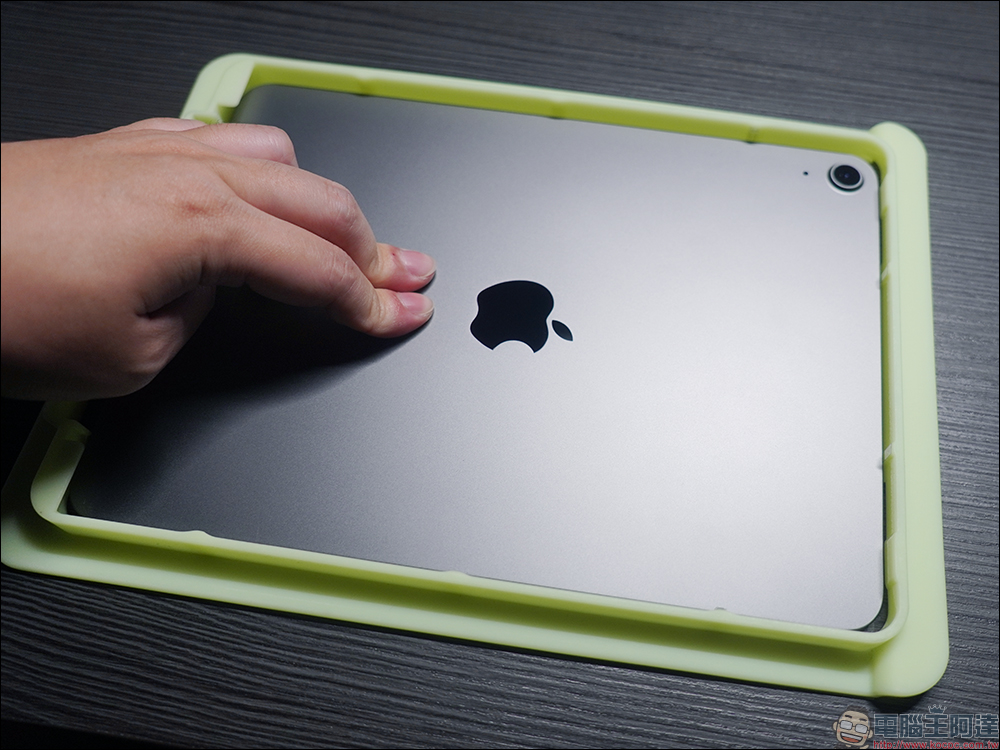 Simmpo iPad TÜV 抗藍光簡單貼開箱、體驗|保護 iPad 螢幕同時,更護眼、還原色彩,還有貼膜神器更好貼! - 電腦王阿達 Simmpo iPad TÜV 抗藍光簡單貼開箱、體驗|保護 iPad 螢幕同時,更護眼、還原色彩,還有貼膜神器更好貼! - 電腦王阿達