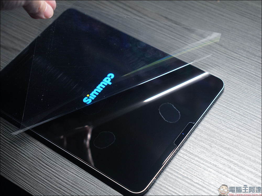 Simmpo iPad TÜV 抗藍光簡單貼開箱、體驗|保護 iPad 螢幕同時,更護眼、還原色彩,還有貼膜神器更好貼! - 電腦王阿達 Simmpo iPad TÜV 抗藍光簡單貼開箱、體驗|保護 iPad 螢幕同時,更護眼、還原色彩,還有貼膜神器更好貼! - 電腦王阿達
