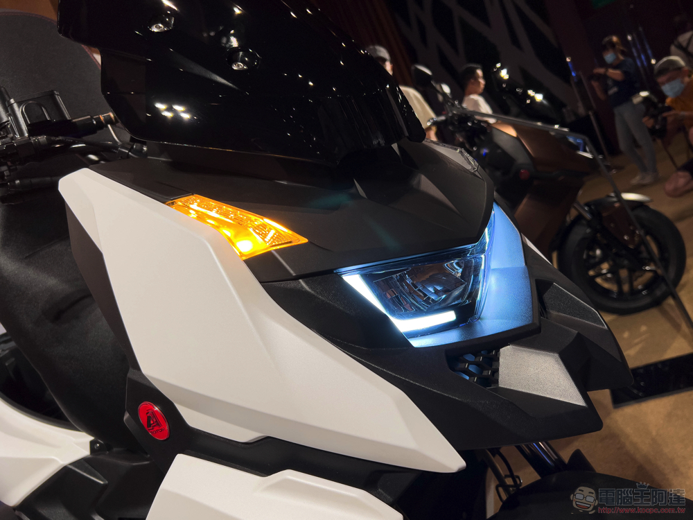 CROXERA 智慧儀表首登黃牌機車!很「愛玩」的宏佳騰 STR 與全新 CO-IN 登場 - 電腦王阿達 CROXERA 智慧儀表首登黃牌機車!很「愛玩」的宏佳騰 STR 與全新 CO-IN 登場 - 電腦王阿達
