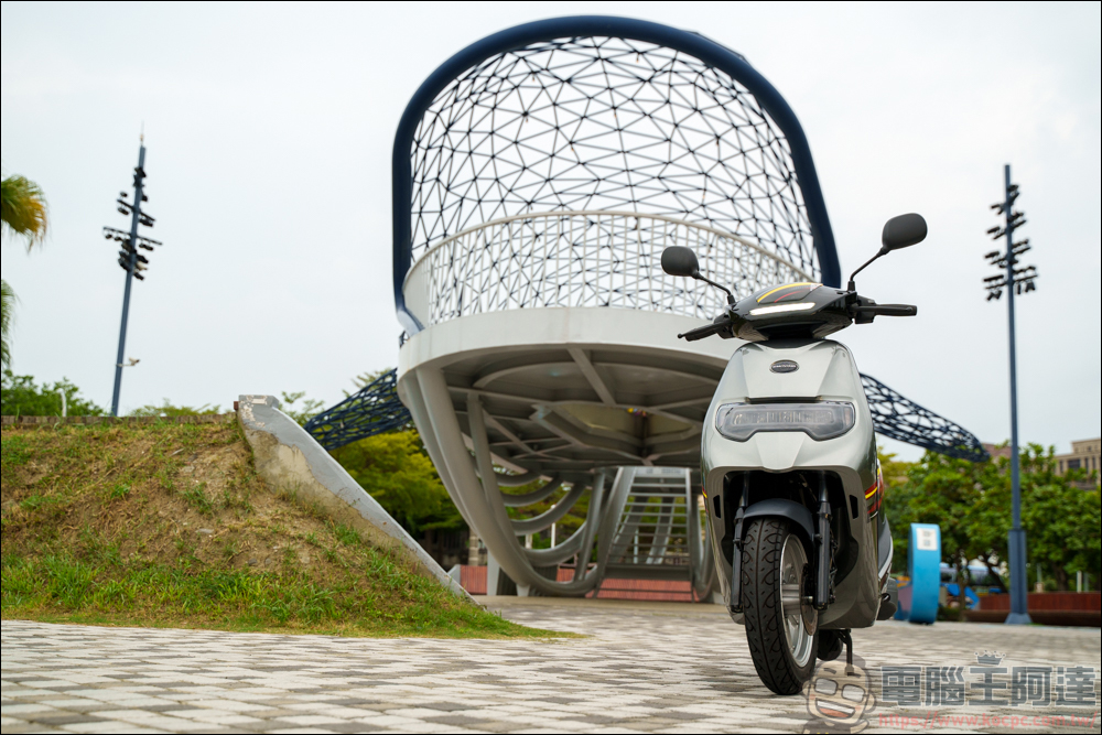 eMOVING 勁炫125 智能電車實測,更智能、更省力的電動機車,智慧到還能自動幫你立中柱,智能感爆表的電動機車 - 電腦王阿達 eMOVING 勁炫125 智能電車實測,更智能、更省力的電動機車,智慧到還能自動幫你立中柱,智能感爆表的電動機車 - 電腦王阿達