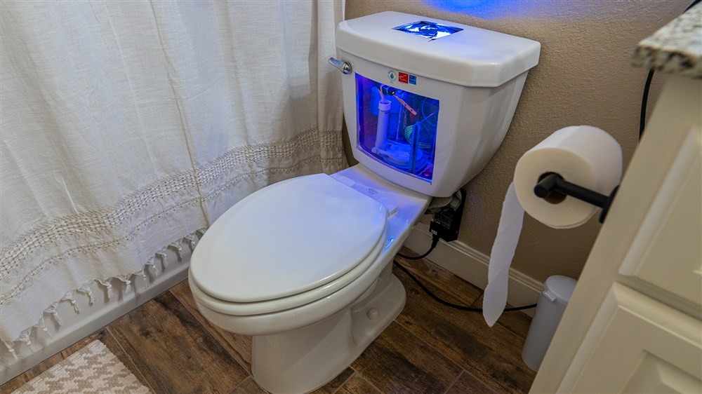 超狂 YouTuber 將馬桶改造成一台可沖水也可玩遊戲的電競 PC - 電腦王阿達 超狂 YouTuber 將馬桶改造成一台可沖水也可玩遊戲的電競 PC - 電腦王阿達