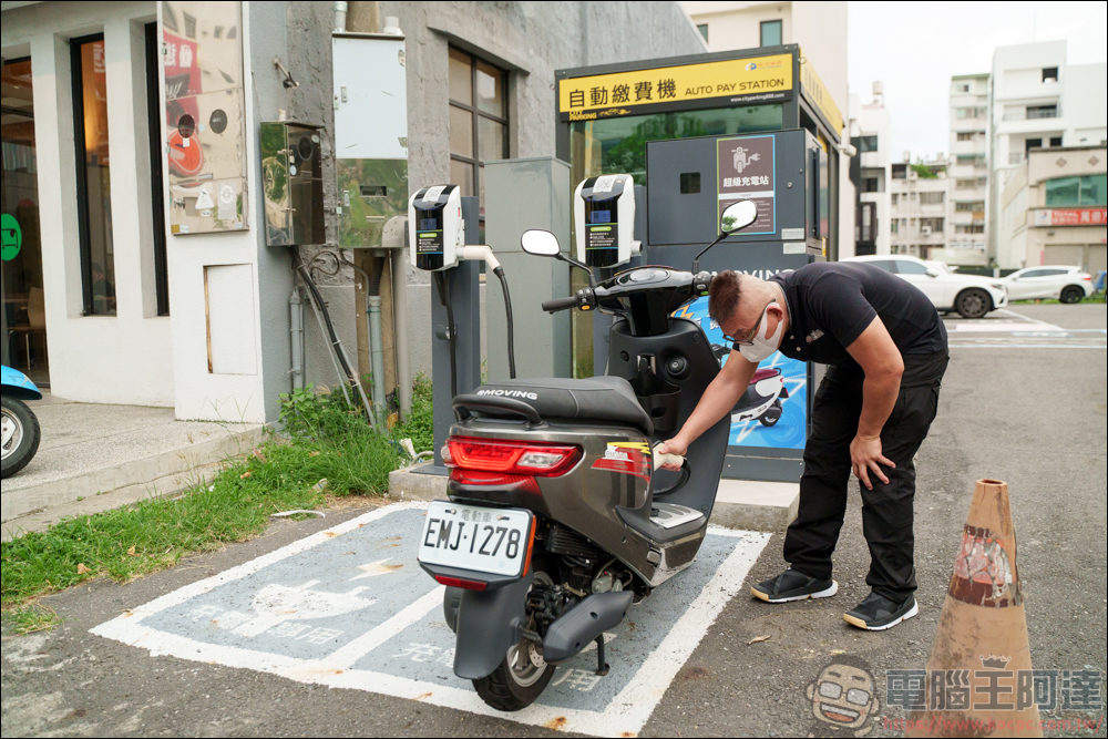 eMOVING 勁炫125 智能電車實測,更智能、更省力的電動機車,智慧到還能自動幫你立中柱,智能感爆表的電動機車 - 電腦王阿達 eMOVING 勁炫125 智能電車實測,更智能、更省力的電動機車,智慧到還能自動幫你立中柱,智能感爆表的電動機車 - 電腦王阿達