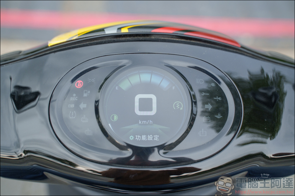 eMOVING 勁炫125 智能電車實測,更智能、更省力的電動機車,智慧到還能自動幫你立中柱,智能感爆表的電動機車 - 電腦王阿達 eMOVING 勁炫125 智能電車實測,更智能、更省力的電動機車,智慧到還能自動幫你立中柱,智能感爆表的電動機車 - 電腦王阿達