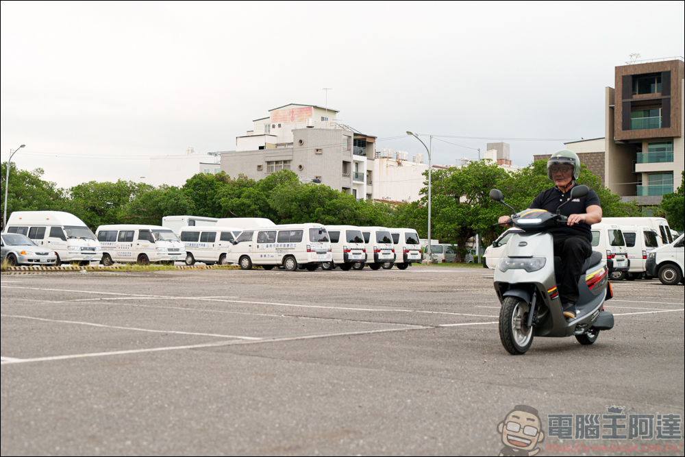 eMOVING 勁炫125 智能電車實測,更智能、更省力的電動機車,智慧到還能自動幫你立中柱,智能感爆表的電動機車 - 電腦王阿達 eMOVING 勁炫125 智能電車實測,更智能、更省力的電動機車,智慧到還能自動幫你立中柱,智能感爆表的電動機車 - 電腦王阿達