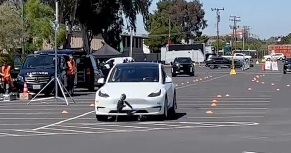 Tesla Model Y 與 Lexus PK 自動緊急煞停 Tesla Model Y 與 Lexus PK 自動緊急煞停