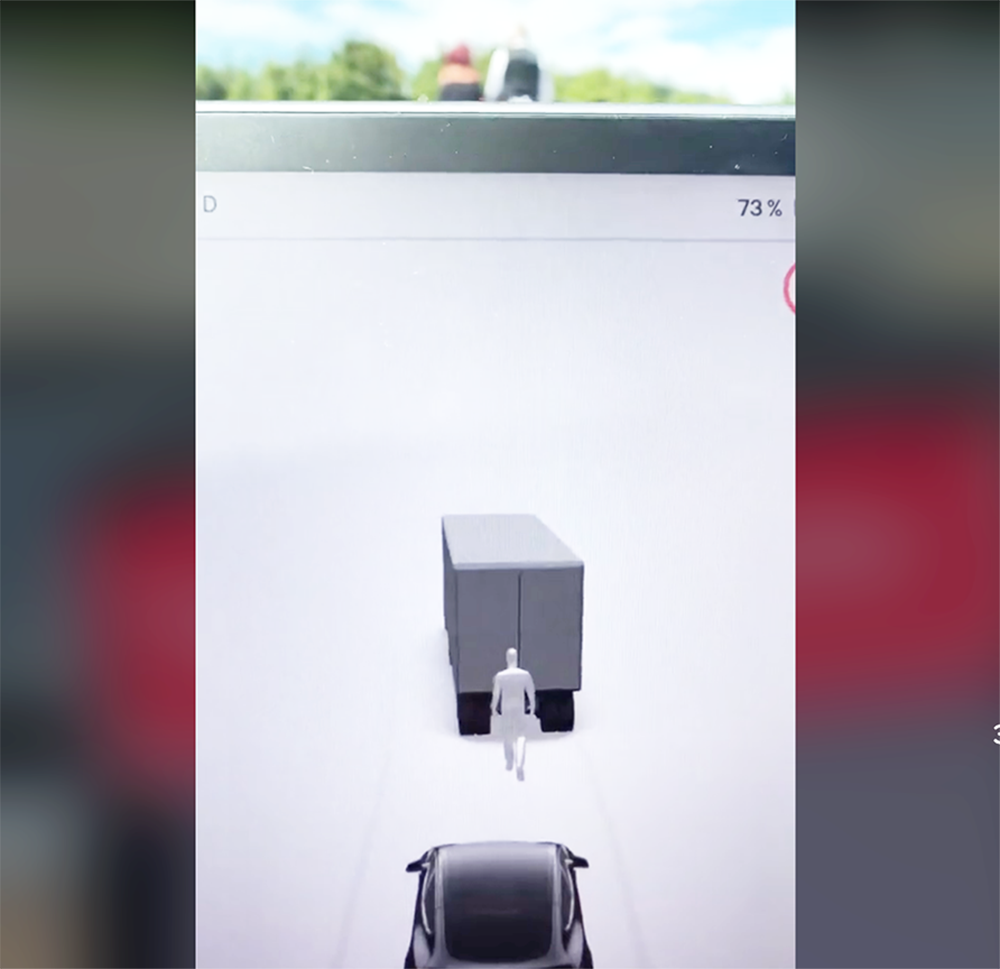 嚇爆！Tesla 自動駕駛系統誤判馬車為逆向與打橫的大卡車（影片） - 電腦王阿達