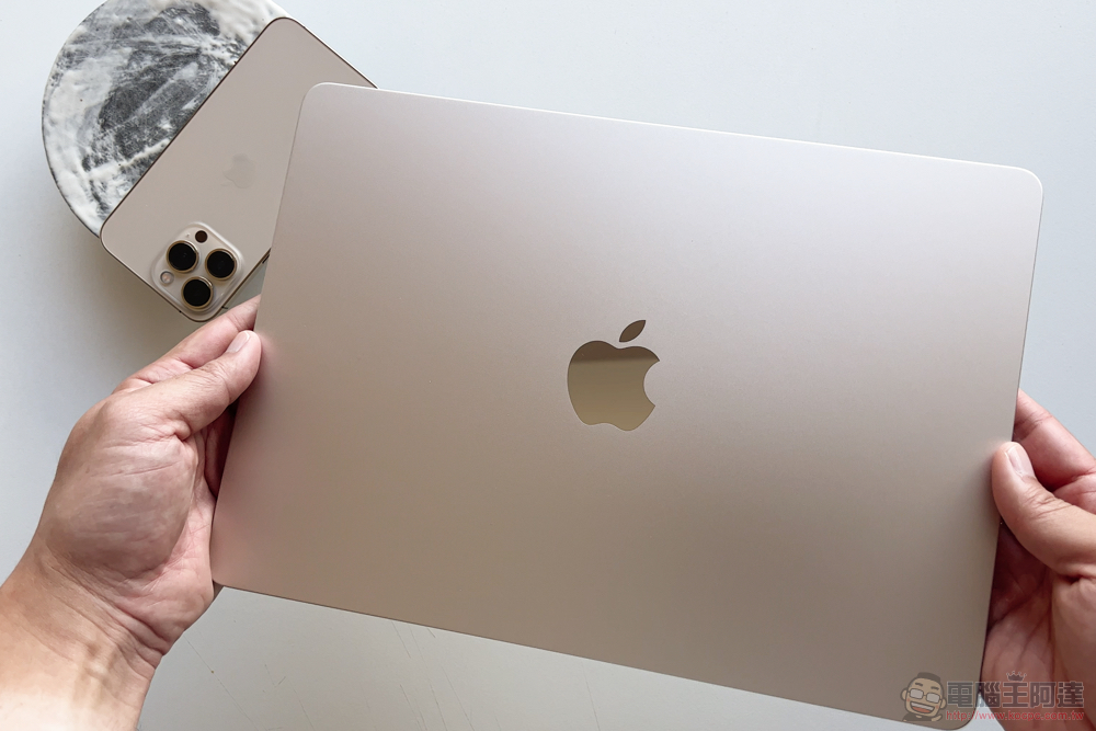 M2 MacBook Air 開箱體驗 :美型新設計與更強 Apple 晶片效能值得 M1 使用者升級嗎? - 電腦王阿達 M2 MacBook Air 開箱體驗 :美型新設計與更強 Apple 晶片效能值得 M1 使用者升級嗎? - 電腦王阿達